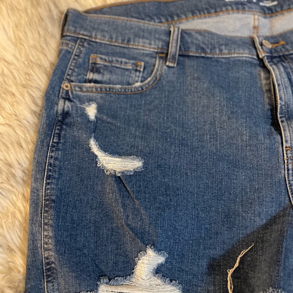 Look 👀 cute in these distressed denim cut-off shorts. - Picture 5 of 7